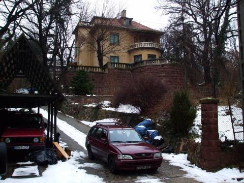 Káptalanfüred története - Szigeti József u. .32, Bécsi Márton kanonok villája volt, Épült 1934-37., Iskolaépület 1948-1967-ig, Jelenleg Kádár József tulajdona
